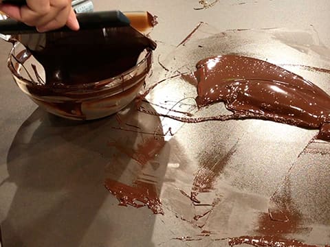 Tempering dark chocolate couverture (traditional method) - 21