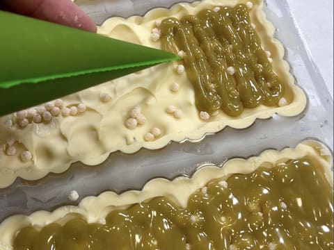 White Chocolate Bars with Pistachio Filling - 44