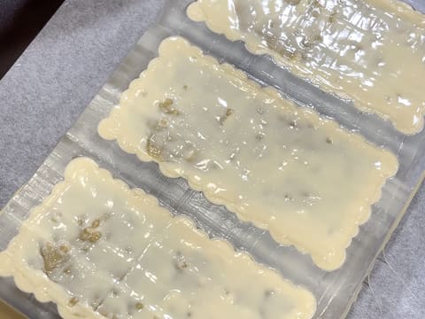 White Chocolate Bars with Pistachio Filling - 52