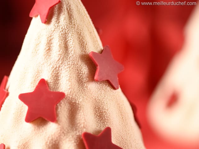 Entremets Albero di Natale con ribes rosso, ribes nero e vaniglia