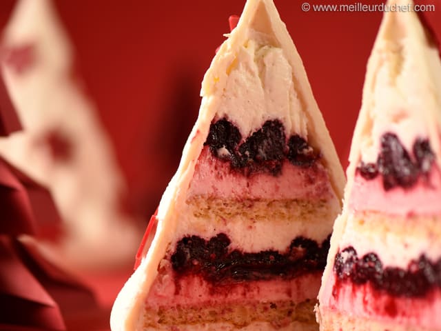 Entremets Albero di Natale con ribes rosso, ribes nero e vaniglia