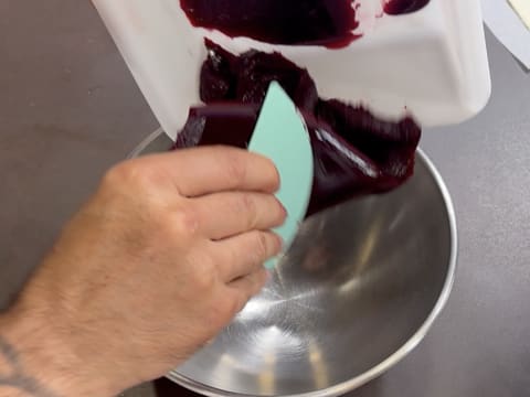 Entremets Albero di Natale con ribes rosso, ribes nero e vaniglia - 109