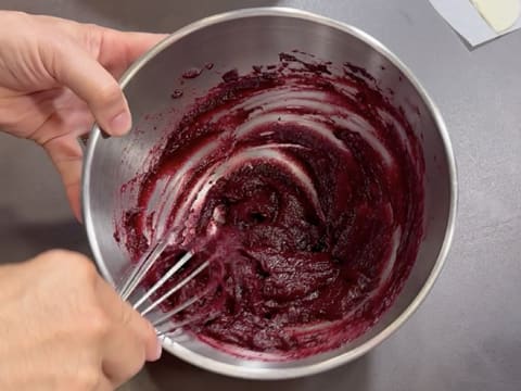 Entremets Albero di Natale con ribes rosso, ribes nero e vaniglia - 111