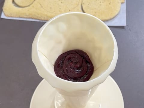 Entremets Albero di Natale con ribes rosso, ribes nero e vaniglia - 139