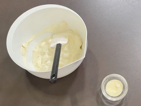 Entremets Albero di Natale con ribes rosso, ribes nero e vaniglia - 3