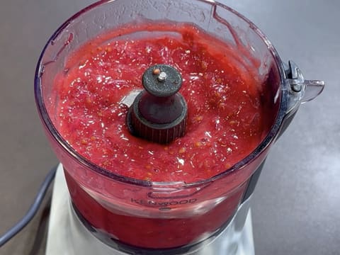 Entremets Albero di Natale con ribes rosso, ribes nero e vaniglia - 52