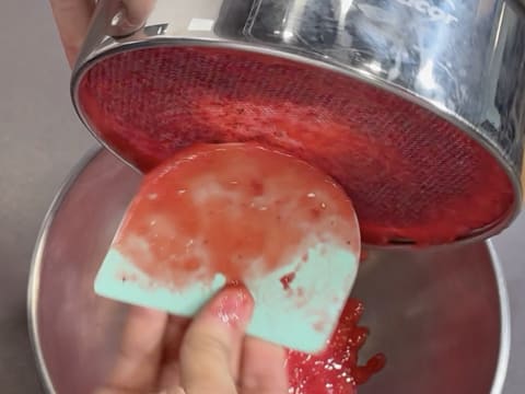 Entremets Albero di Natale con ribes rosso, ribes nero e vaniglia - 55