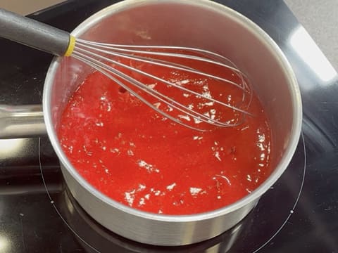 Entremets Albero di Natale con ribes rosso, ribes nero e vaniglia - 59