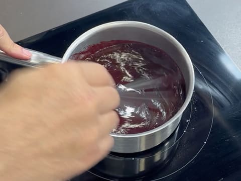 Entremets Albero di Natale con ribes rosso, ribes nero e vaniglia - 75