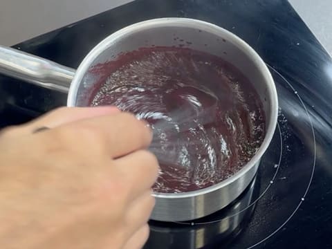 Entremets Albero di Natale con ribes rosso, ribes nero e vaniglia - 76