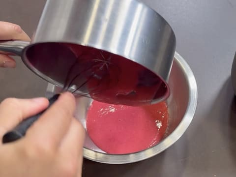 Entremets Albero di Natale con ribes rosso, ribes nero e vaniglia - 81