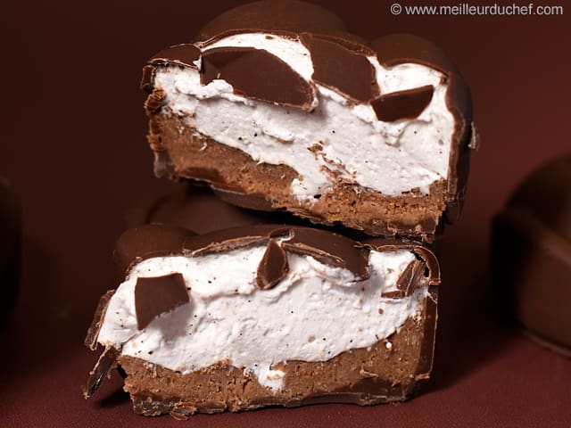 Coniglietto pasquale di cioccolato al latte con marshmallow alla vaniglia