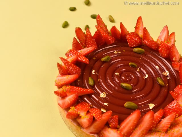 Crostata alle fragole, vaniglia e pistacchio