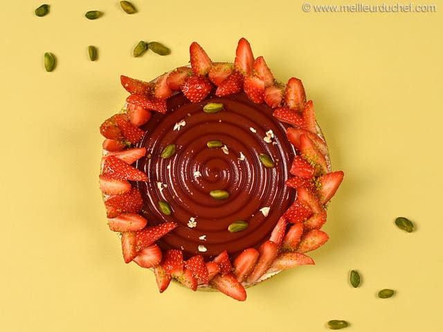 Crostata alle fragole, vaniglia e pistacchio