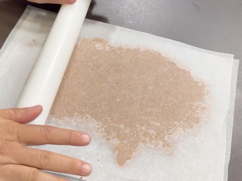 Entremets indivuduali al cioccolato con caramello alla banana e arachidi - 11