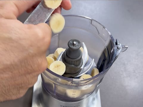 Entremets indivuduali al cioccolato con caramello alla banana e arachidi - 14