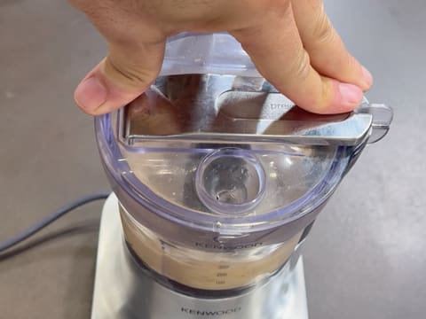 Entremets indivuduali al cioccolato con caramello alla banana e arachidi - 16