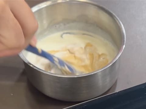 Entremets indivuduali al cioccolato con caramello alla banana e arachidi - 24