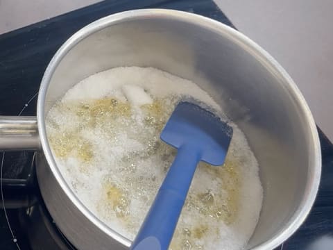 Entremets indivuduali al cioccolato con caramello alla banana e arachidi - 25