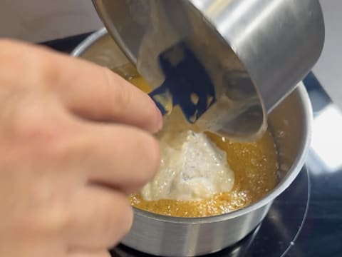 Entremets indivuduali al cioccolato con caramello alla banana e arachidi - 28