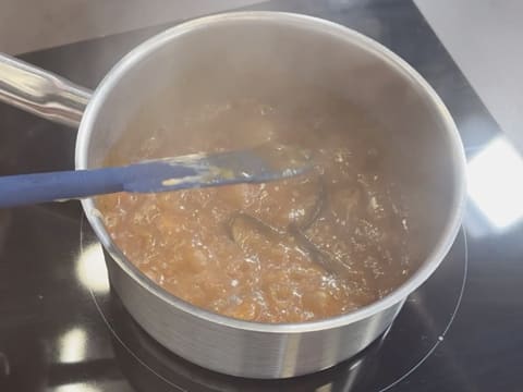 Entremets indivuduali al cioccolato con caramello alla banana e arachidi - 30