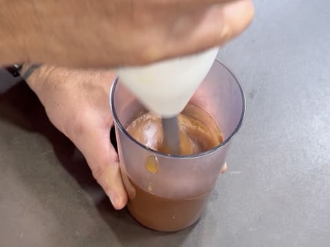 Entremets indivuduali al cioccolato con caramello alla banana e arachidi - 35