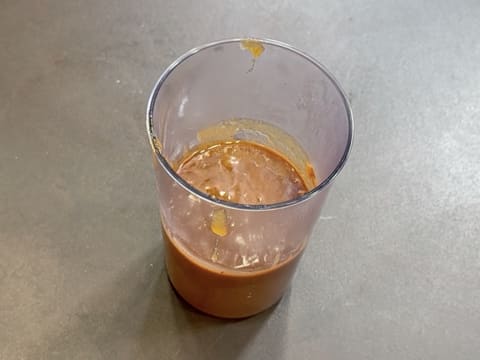 Entremets indivuduali al cioccolato con caramello alla banana e arachidi - 36