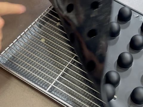 Entremets indivuduali al cioccolato con caramello alla banana e arachidi - 43