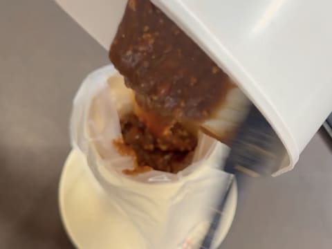 Entremets indivuduali al cioccolato con caramello alla banana e arachidi - 44