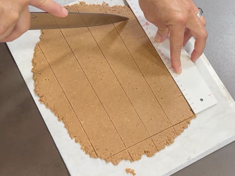 Entremets indivuduali al cioccolato con caramello alla banana e arachidi - 50