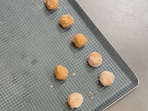 Entremets indivuduali al cioccolato con caramello alla banana e arachidi - 53