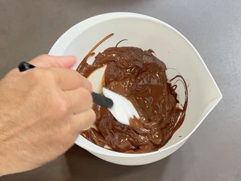 Entremets indivuduali al cioccolato con caramello alla banana e arachidi - 58