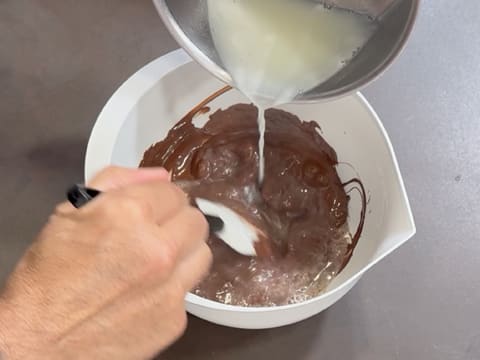 Entremets indivuduali al cioccolato con caramello alla banana e arachidi - 59