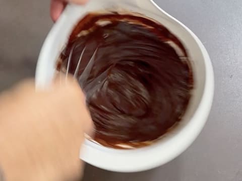 Entremets indivuduali al cioccolato con caramello alla banana e arachidi - 62