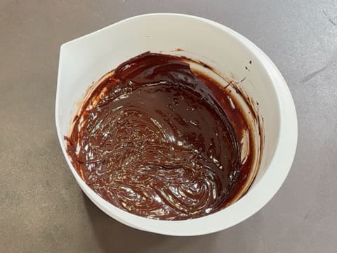 Entremets indivuduali al cioccolato con caramello alla banana e arachidi - 63