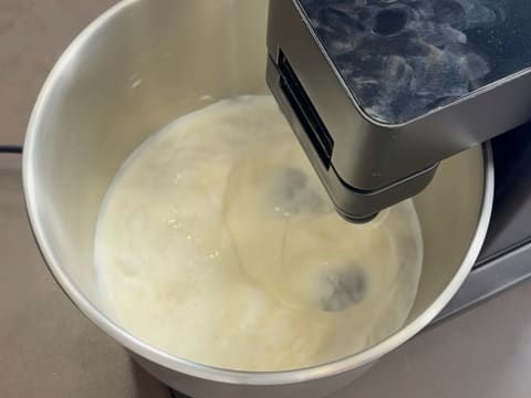 Entremets indivuduali al cioccolato con caramello alla banana e arachidi - 64