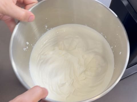 Entremets indivuduali al cioccolato con caramello alla banana e arachidi - 65