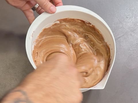 Entremets indivuduali al cioccolato con caramello alla banana e arachidi - 71