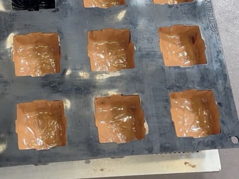 Entremets indivuduali al cioccolato con caramello alla banana e arachidi - 78