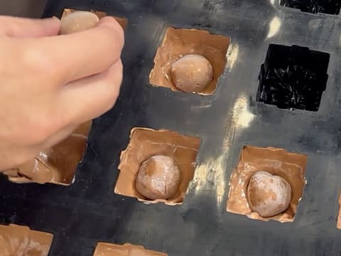 Entremets indivuduali al cioccolato con caramello alla banana e arachidi - 79