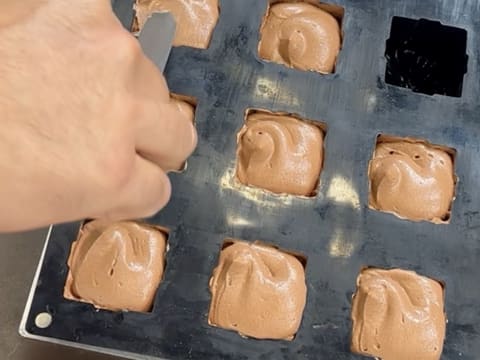 Entremets indivuduali al cioccolato con caramello alla banana e arachidi - 81