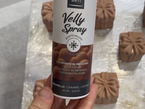 Entremets indivuduali al cioccolato con caramello alla banana e arachidi - 90