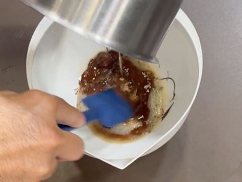 Entremets al cioccolato fondente e pralinato alla vaniglia e noci pecan - 58