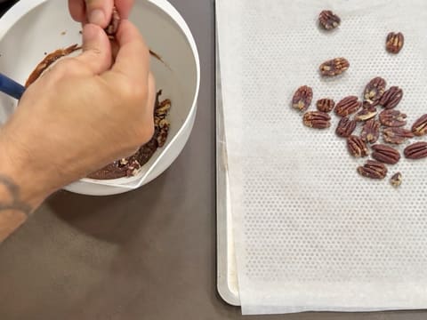 Entremets al cioccolato fondente e pralinato alla vaniglia e noci pecan - 71
