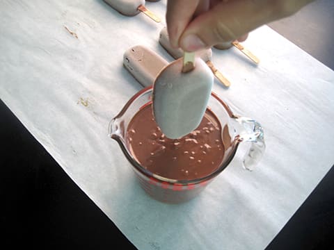 Gelato a stecco al cioccolato e mandorle - 10