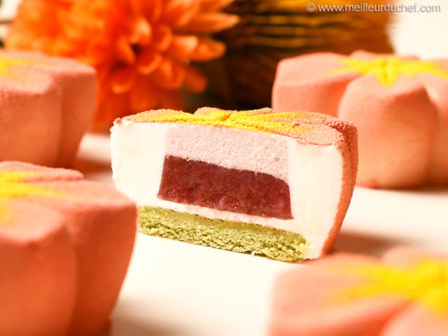 Mini entremets al rabarbaro, litchi e tè matcha