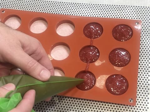 Mini entremets al rabarbaro, litchi e tè matcha - 60