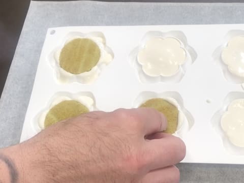 Mini entremets al rabarbaro, litchi e tè matcha - 85