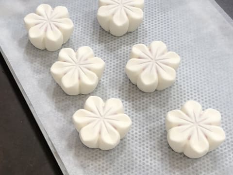 Mini entremets al rabarbaro, litchi e tè matcha - 90