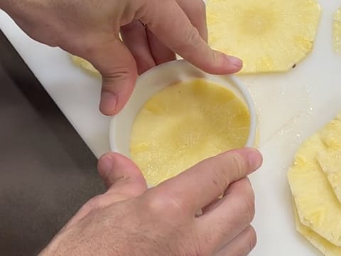 Tronchetto di Natale all'Ananas, Cocco e Pralinato al Sesamo Nero - 144